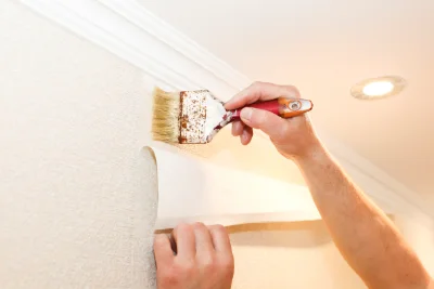 Pose de papier peint à Margerides — revêtements muraux et toiles de verre